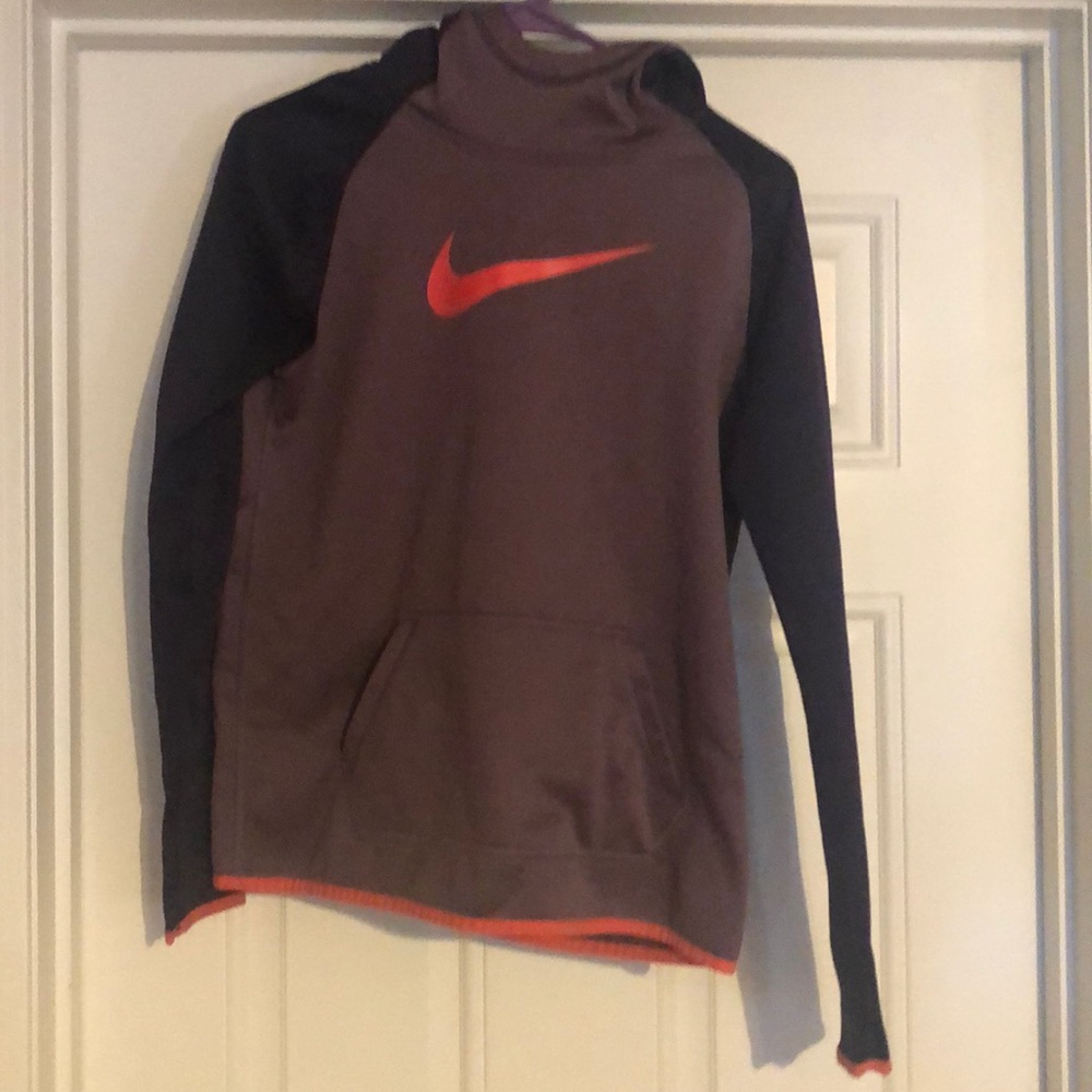 Girls Nike XL Dry-fit sweatshirt